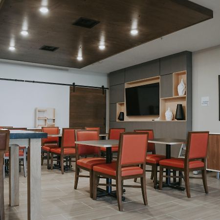 Holiday Inn Express Hotel & Suites Lincoln South By Ihg Ngoại thất bức ảnh
